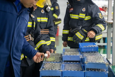 Hvordan slukke litiumbatteribrann?