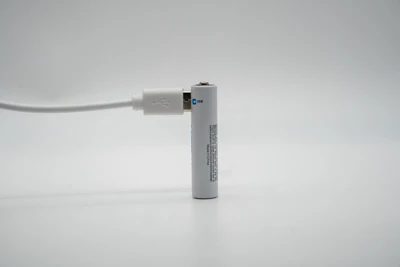 Hva er forskjellen mellom oppladbare litiumbatterier og tørre batterier?