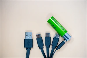 Hvor lang tid tar det vanligvis å lade et oppladbart batteri nr. 5?